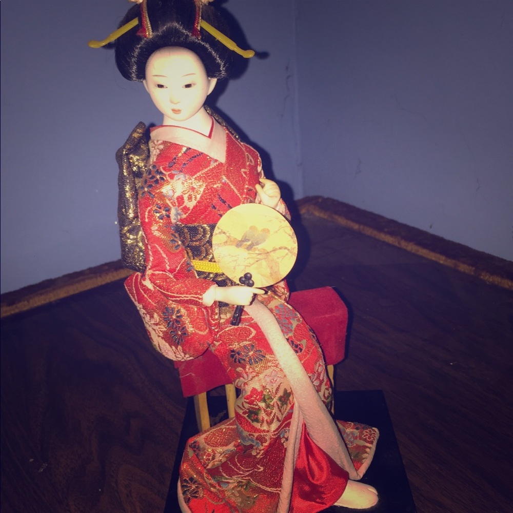 Sitting geisha doll porcelain 15” high vintage